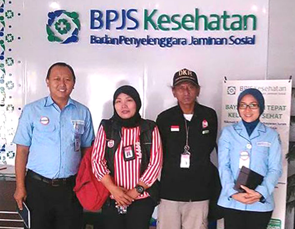(Yuli Supriati bersama rekan DKR menyambangi penyelenggara BPJS Kesehatan. | Foto: FB Yuli Supriati)