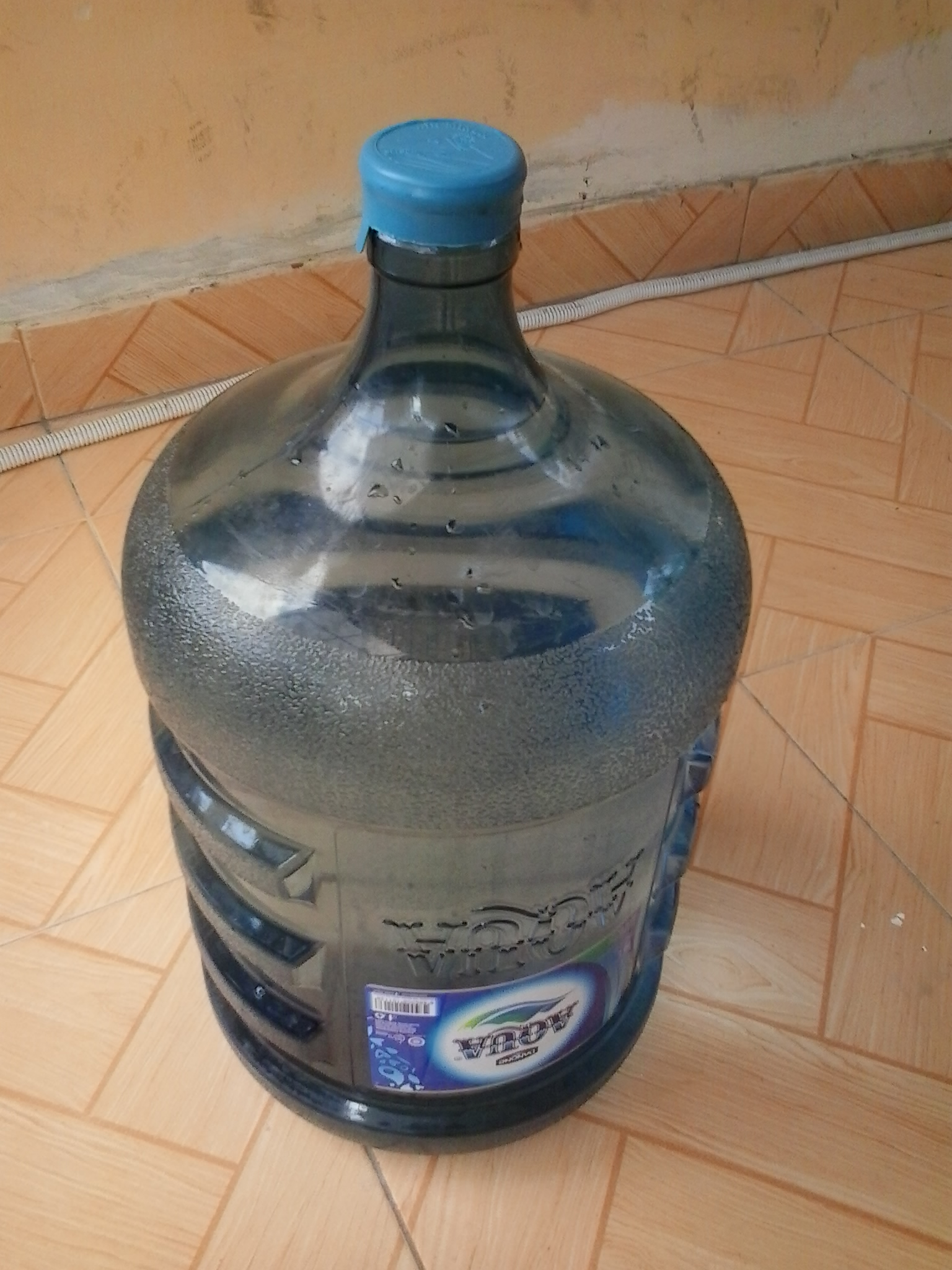 Aqua Galon Kamu Kemana oleh Darwin Arya Halaman 1 Aqua Galon Kamu Kemana oleh Darwin Arya Halaman 1