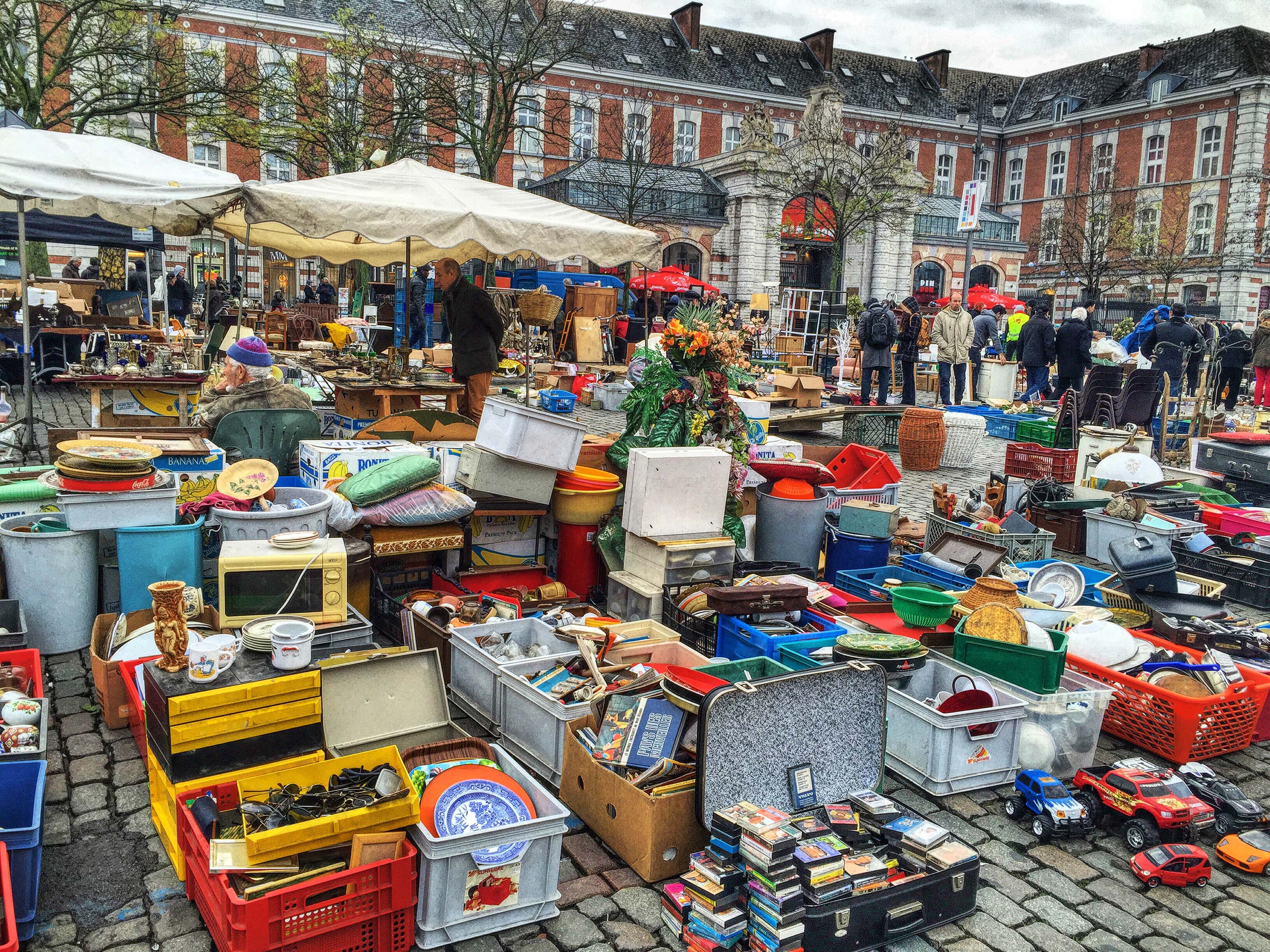 Serunya Berbelanja di  Pasar  Loak Belgia oleh Aris Setya 
