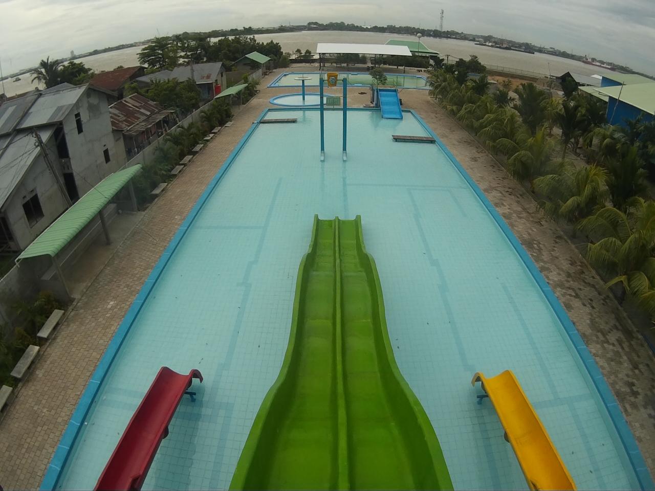 Kolam Renang Waterboom Muara Kapuas Pontianak Kompasiana Com