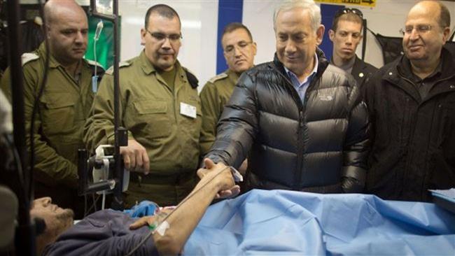 PM Israel Benjamin Netanyahu mengunjungi salah seorang pemberontak yang dirawat di RS milik Israel