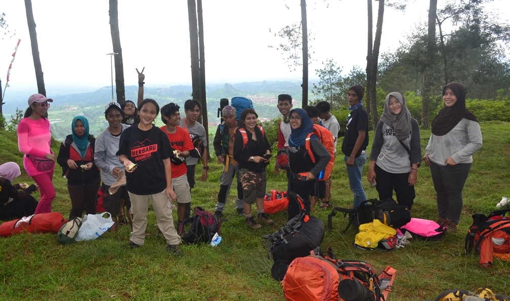 Berburu Panorama Spektakuler “Gerhana” Gunung Merbabu Lewat Jalur
