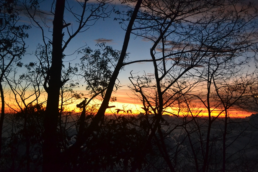 Berburu Panorama Spektakuler “Gerhana” Gunung Merbabu Lewat Jalur