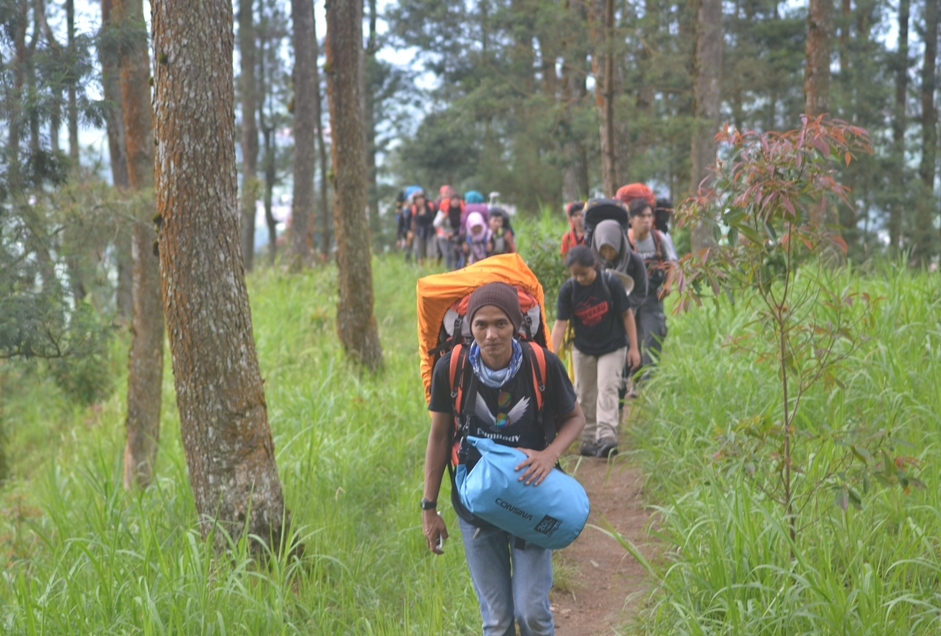 Berburu Panorama Spektakuler “Gerhana” Gunung Merbabu Lewat Jalur