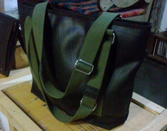 Tas ban bekas ini harganya Rp 500 ribu (foto: bamset)
