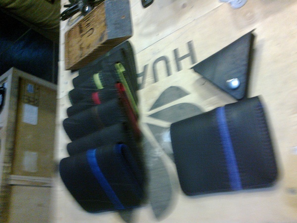 Aneka dompet pria buatan KSS (foto: bamset)