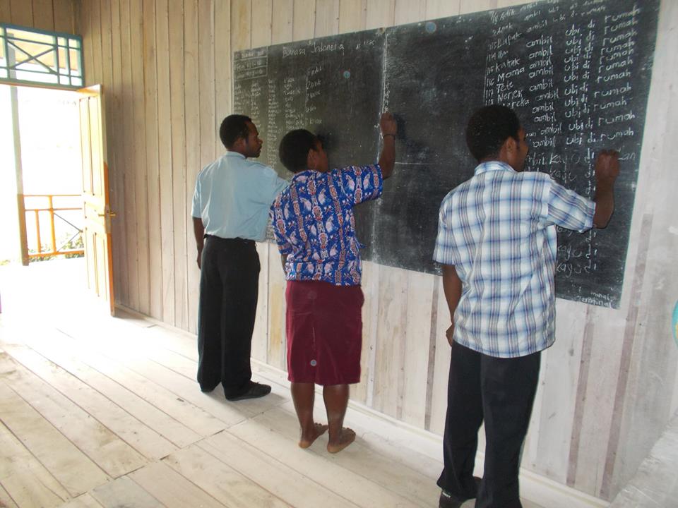 Andri Kristian seorang Guru di Pedalaman Papua Tanpa Andri Kristian seorang Guru di Pedalaman Papua Tanpa
