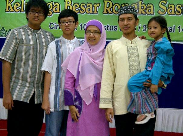 Foto sekeluarga tahun 2012