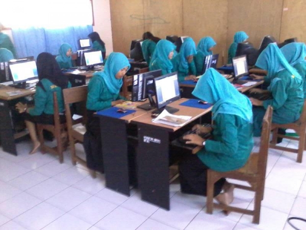 Siswa sangat senang belajar TIK