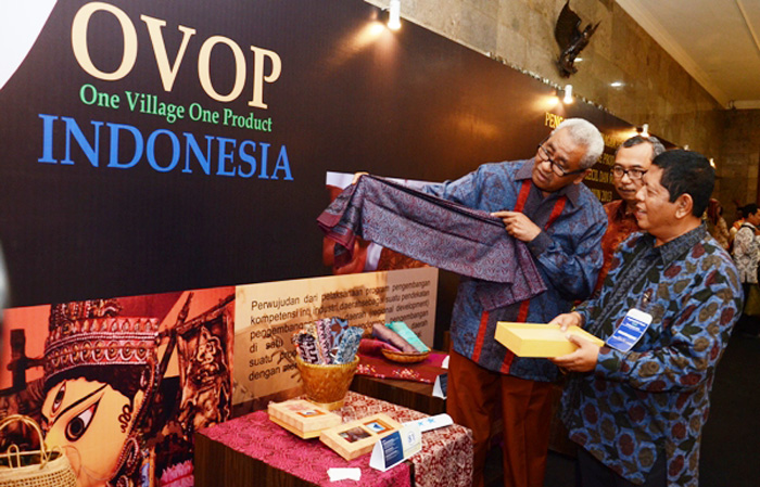 Motif Batik Banten Tak Boleh Makhluk Hidup oleh Gapey Motif Batik Banten Tak Boleh Makhluk Hidup oleh Gapey