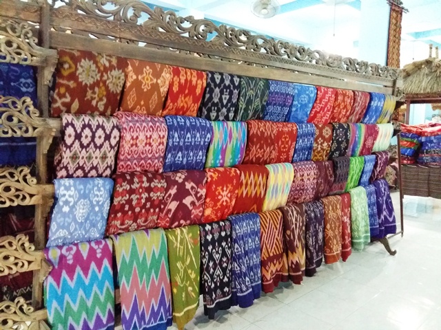 Ini Bedanya Songket Asli dengan Songket Palsu oleh Sonta Ini Bedanya Songket Asli dengan Songket Palsu oleh Sonta