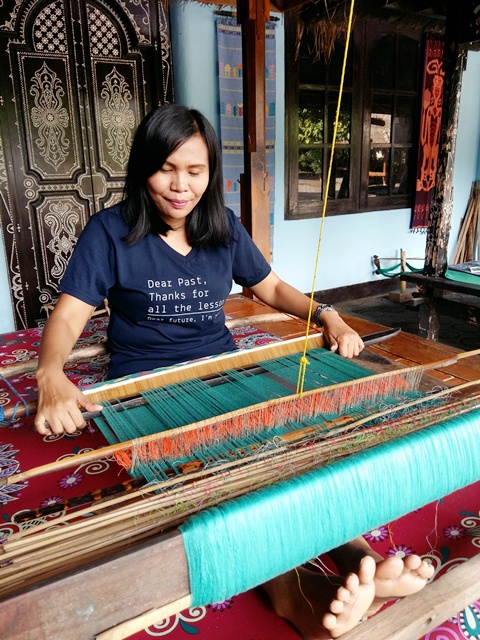 Ini Bedanya Songket Asli dengan Songket Palsu Halaman 2 Ini Bedanya Songket Asli dengan Songket Palsu Halaman 2