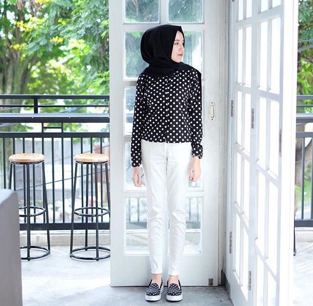 Tampil Stylish Bagi Para Hijabers Dengan Warna Hitam Oleh