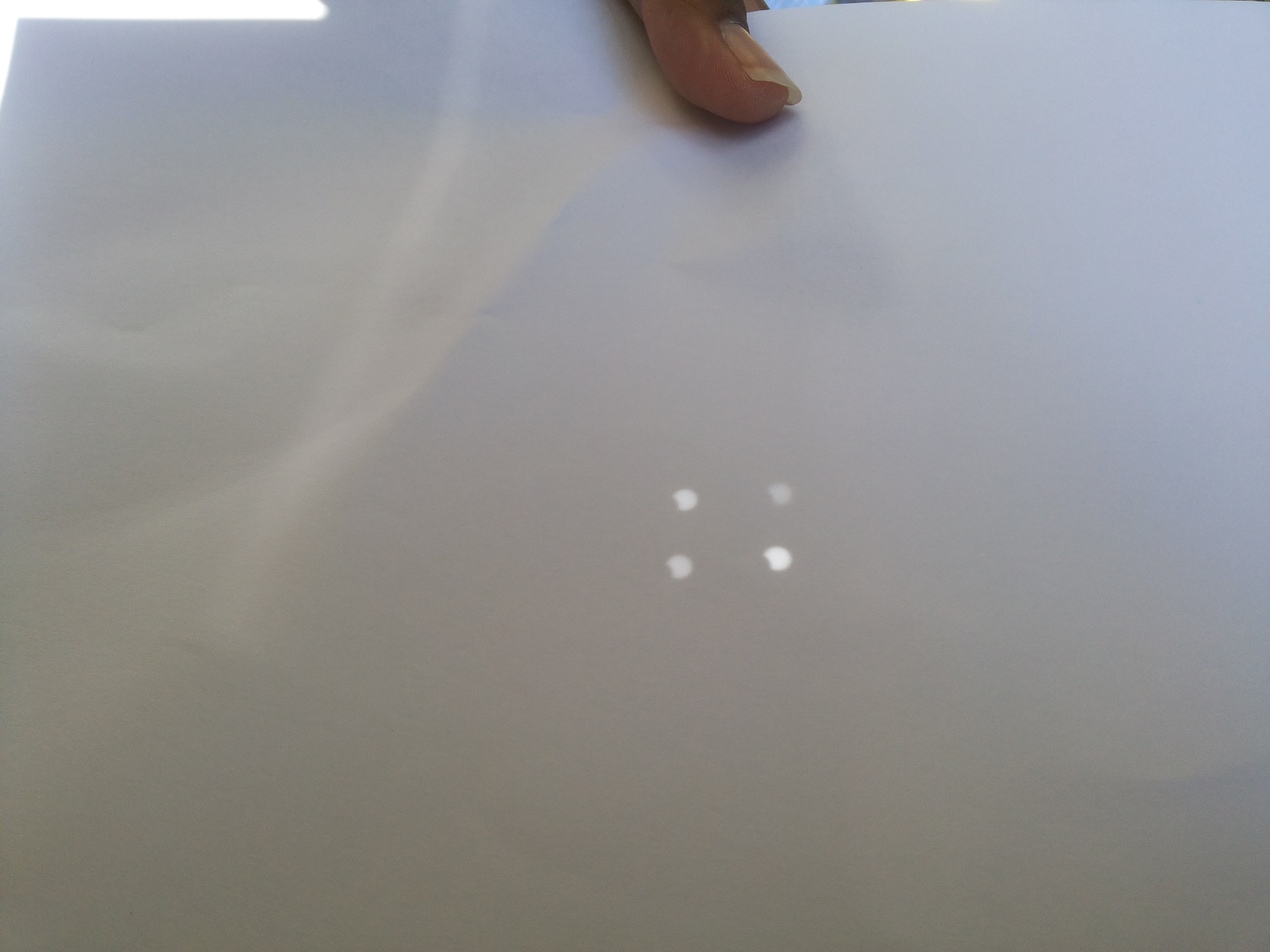 Gerhana matahari terlihat lewat titik pada kertas yang dilubangi (dok pribadi)