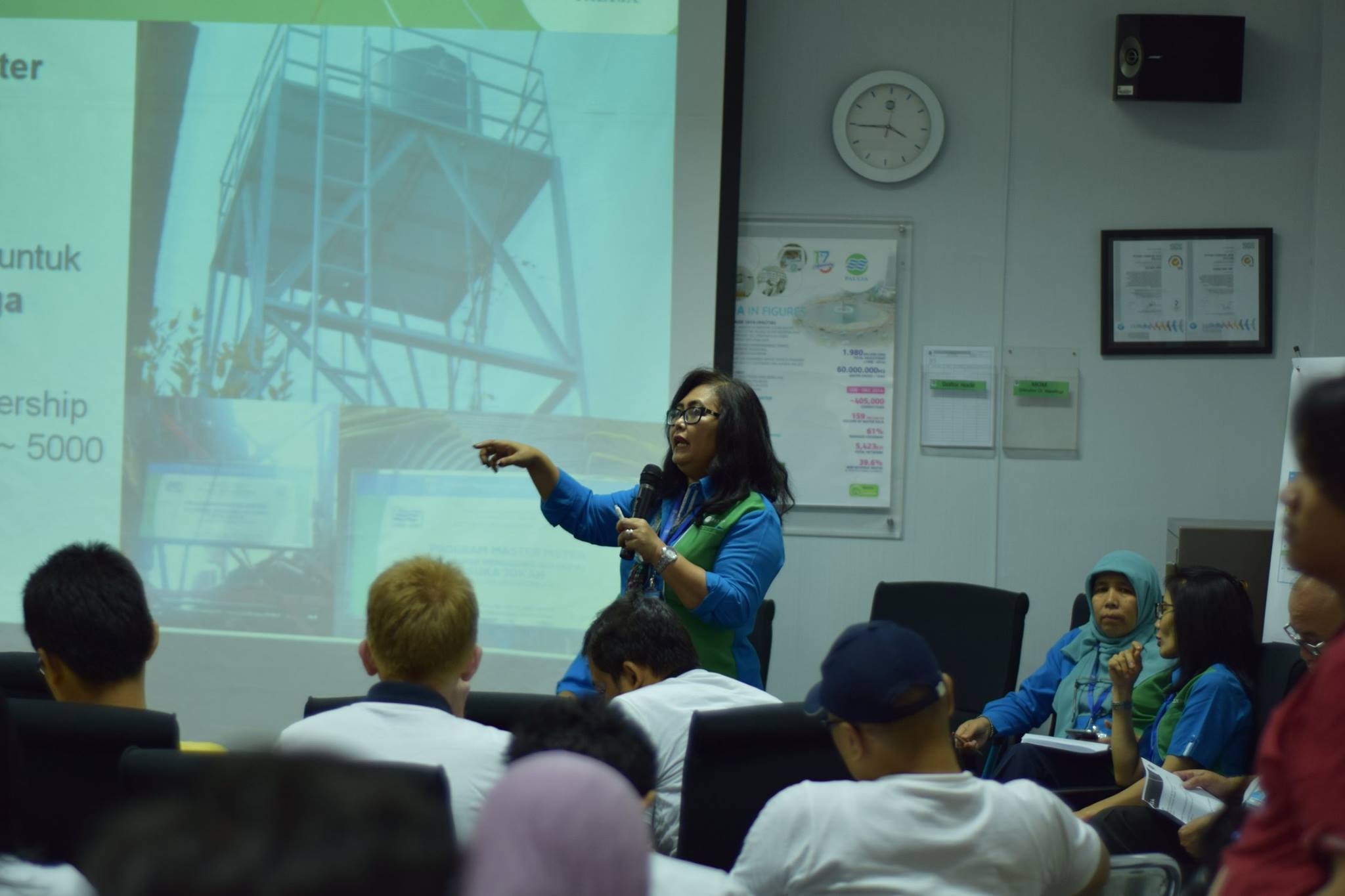 Presentasi Meyritha (Corporate Communication and Social Responsibility Division Head). Sumber Foto : Kompasiana