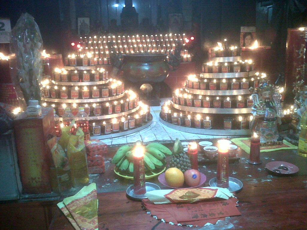 Pelita dan Lilin yang menyala sepanjang tahun (Dok. Pri)