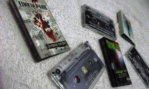 Merawat Kaset Pita Jangan Lupa Rawat Booklet nya Juga Merawat Kaset Pita Jangan Lupa Rawat Booklet nya Juga