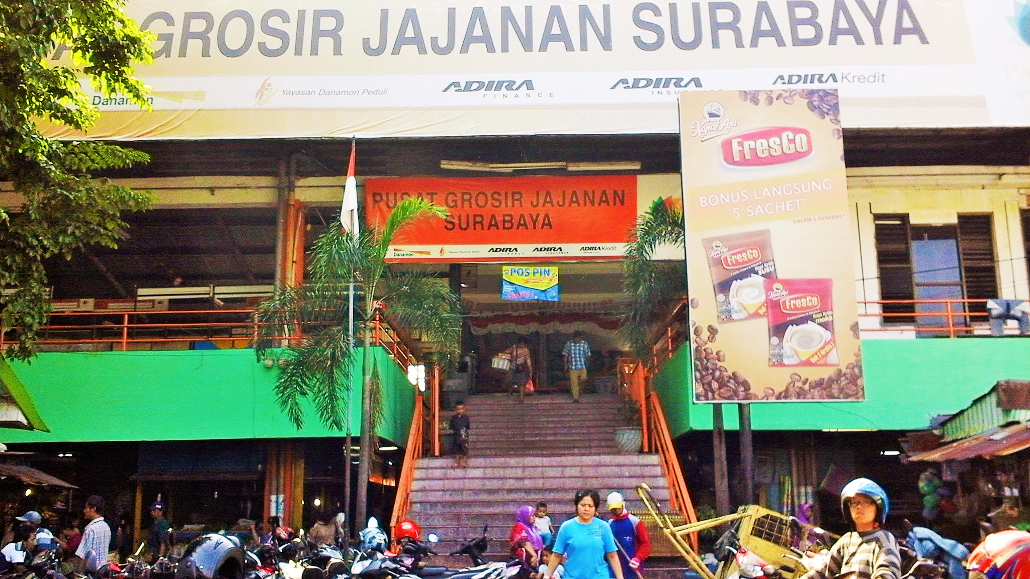 Jajanan Surabaya Meraup Rupiah oleh AMINAH SURABAYA