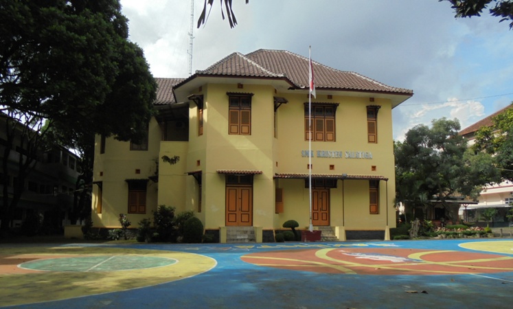 Rumah keluarga van Emmerick di Salatiga sekarang jadi SMK (foto: dok pribadi)