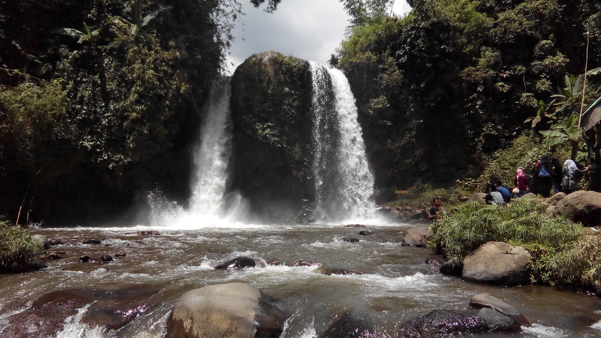 Menjejak Curug Pengantin dan Curug Luhur di Tegal Halaman 1 ...