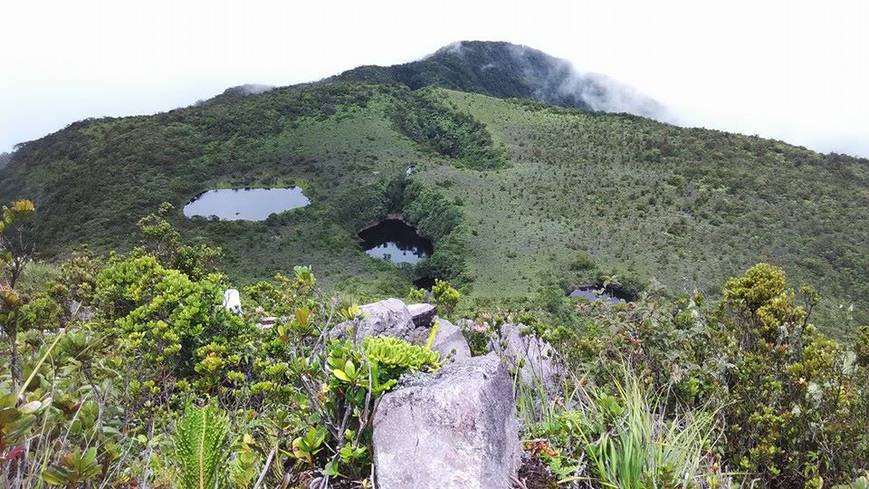 Telaga-telaga Talamau dilihat dari puncak (dokpri)