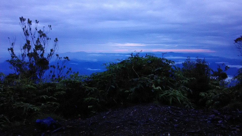 Mendaki Gunung Emas di Negeri Ophir oleh Sutomo Paguci Mendaki Gunung Emas di Negeri Ophir oleh Sutomo Paguci