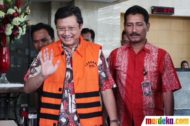 20130816162821-usai-diperiksa-kpk-edi-siswadi-langsung-dibawa-ke-rutan-salemba-002-farikh-ibrahim-57298962b492732805e39cc5.jpg