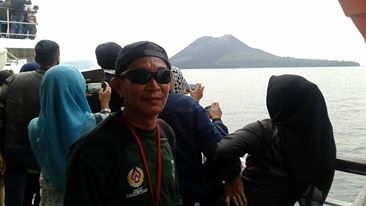 krakatau-saya-57335c650323bde613e0f10a.jpg