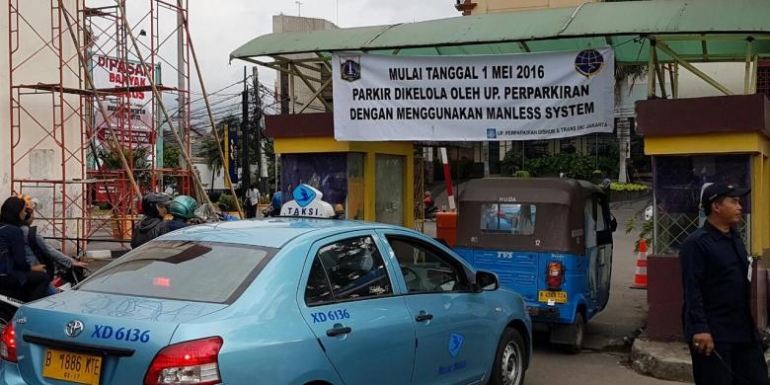 Pintu keluar parkir Taman Ismail Marzuki setelah diambil-alih pengelolaannya oleh Unit Pelaksana Teknis Perparkiran Dinas Perhubungan dan Transportasi DKI Jakarta (Kompas.com/Kahfi Dirga Cahya)