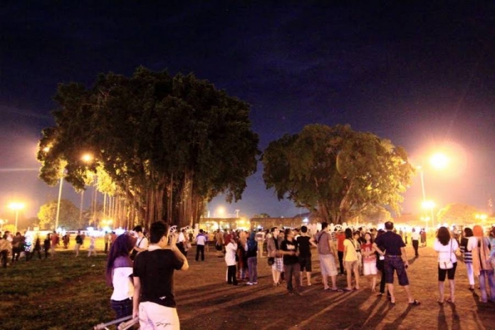 Suasana Alun-Alun Jogja di Malam Hari