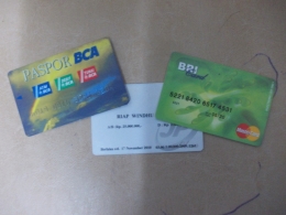 Kartu ATM memberikan kemudahan bertransaksi dimanapun untuk nasabah tabungan (foto:riapwindhu)