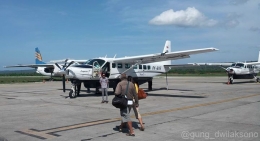 Gambar 2. Pesawat Cessna Grand Caravan Commuter Susi Air di Bandara El Tari yang akan menuju ke Seba, Pulau Sabu; Sumber: Dokumentasi Peneliti