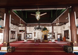 Ruangan dalam Masjid Kampung Hulu Melaka. Dokpri