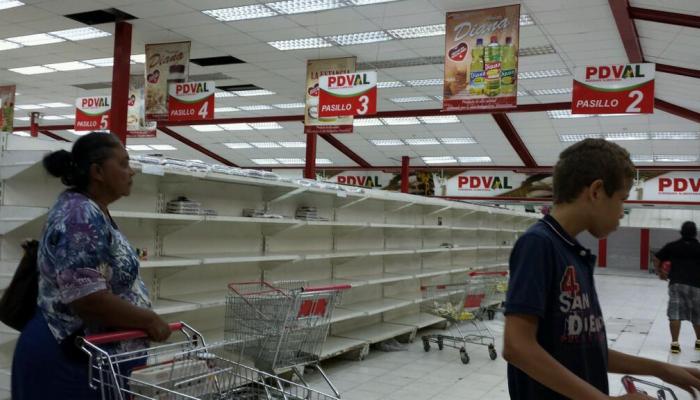 Rak toko melompong di Venezuela (sumber gbr: www.panamericanworld.com)
