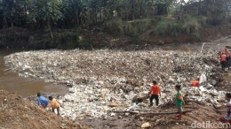 Sungai Ciliwung, sebelum dibenahi/dibersihkan Ahok (detik.com)
