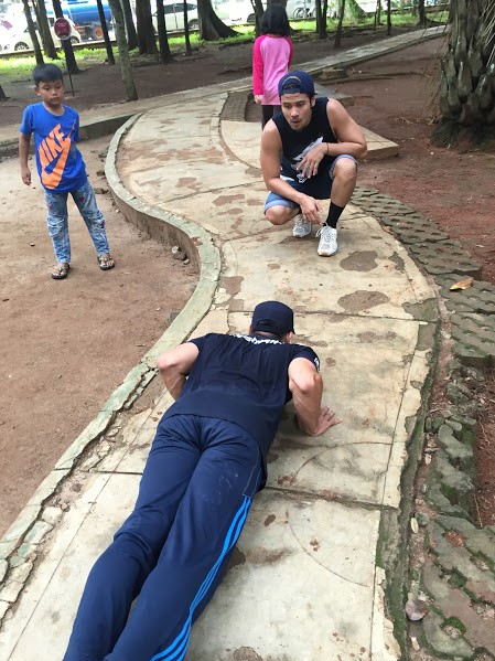 Serius memperhatikan penjelasan dari rekan latihan | Foto: Rifki Feriandi