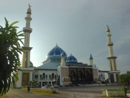 MASJID Islamic Centre Dato Tiro Bulukumba saat diabadikan pada 7 Mei 2016. (Foto: Asnawin)