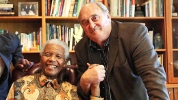 Nelson Mandela bersama Denis Goldberg. Photo : www.northcountrypublicradio.org, Denis Goldberg