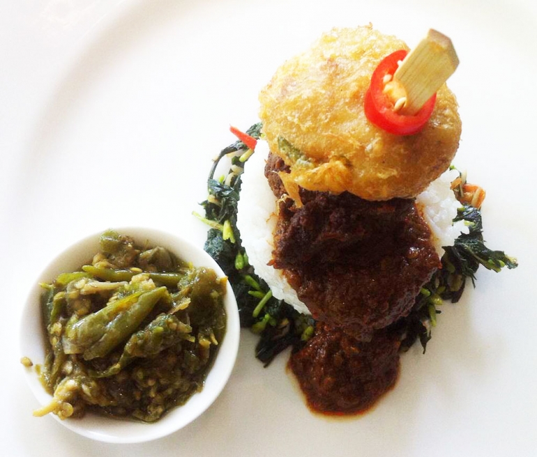 Nasi rendang Mertua. (foto: GANENDRA)