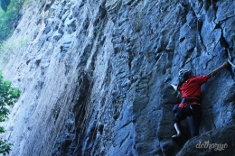 Menjajal Rock Climbing di Kilo Tiga/ dethazyo