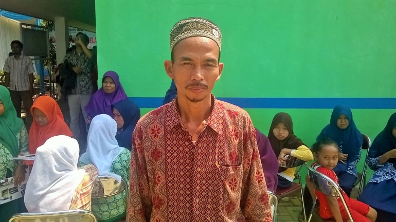 Amsad, penggagas sekaligus kepala sekolah Madrasah Diniyah Takmiliyah Manarul Hidayah (foto: dokumen HfH)