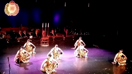 Penampilan 7 penandak pria dalam menatangkan Tarian Bedhaya Diradameta di Gedung Kesenian Jakarta, 11 Mei 2016. Foto: arum sato