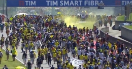 Fans Rossi usai balapan/sumber gambar @Crash_motogp
