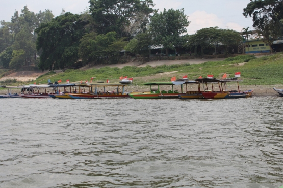 Perahu - perahu yang siap menunggu Wisatawan (Koleksi Pribadi)