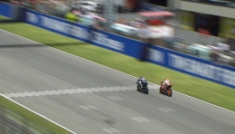 Posisi Lorenzo dan Marquez menjelang garis akhir/gambar dari@Crash_Motogp