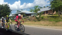 Pembalap menempuh jalur etape 4, Bajawa-Ruteng (dok.pri)