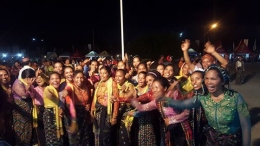 Sorak gembira ibu-ibu di Manggarai Barat menanti TdF 2017 (dok.pri)