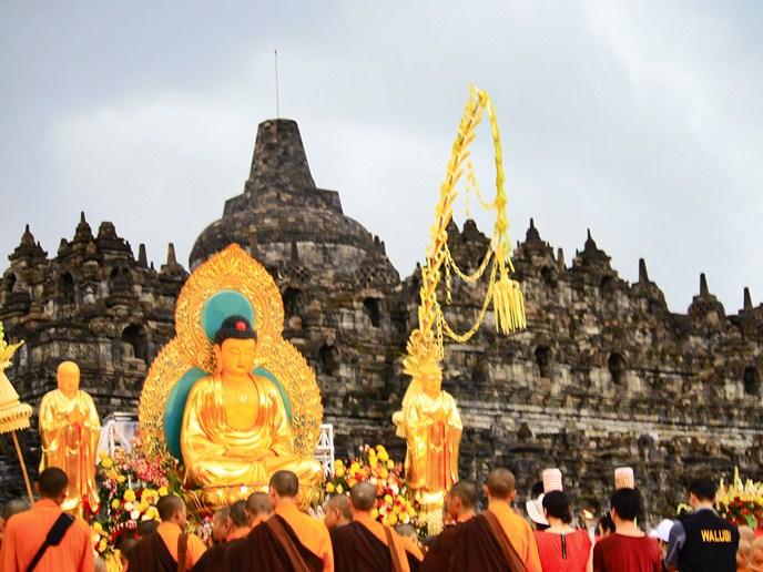 Melihat Cerita Perayaan Waisak Dari Tahun Ke Tahun Oleh Kompasiana ...