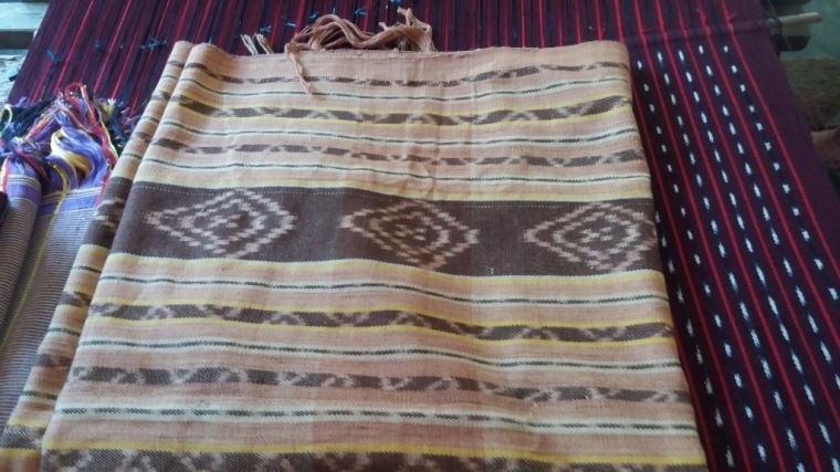 Cantiknya Kain Tenun Ikat Khas Flores Halaman 1 Cantiknya Kain Tenun Ikat Khas Flores Halaman 1