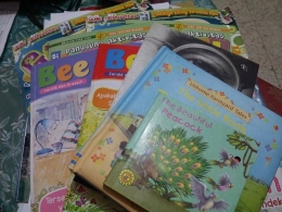 Sebagian buku-buku yang saya sumbangkan ke KandangBokoe/Ketjel Zagoto/facebook.com